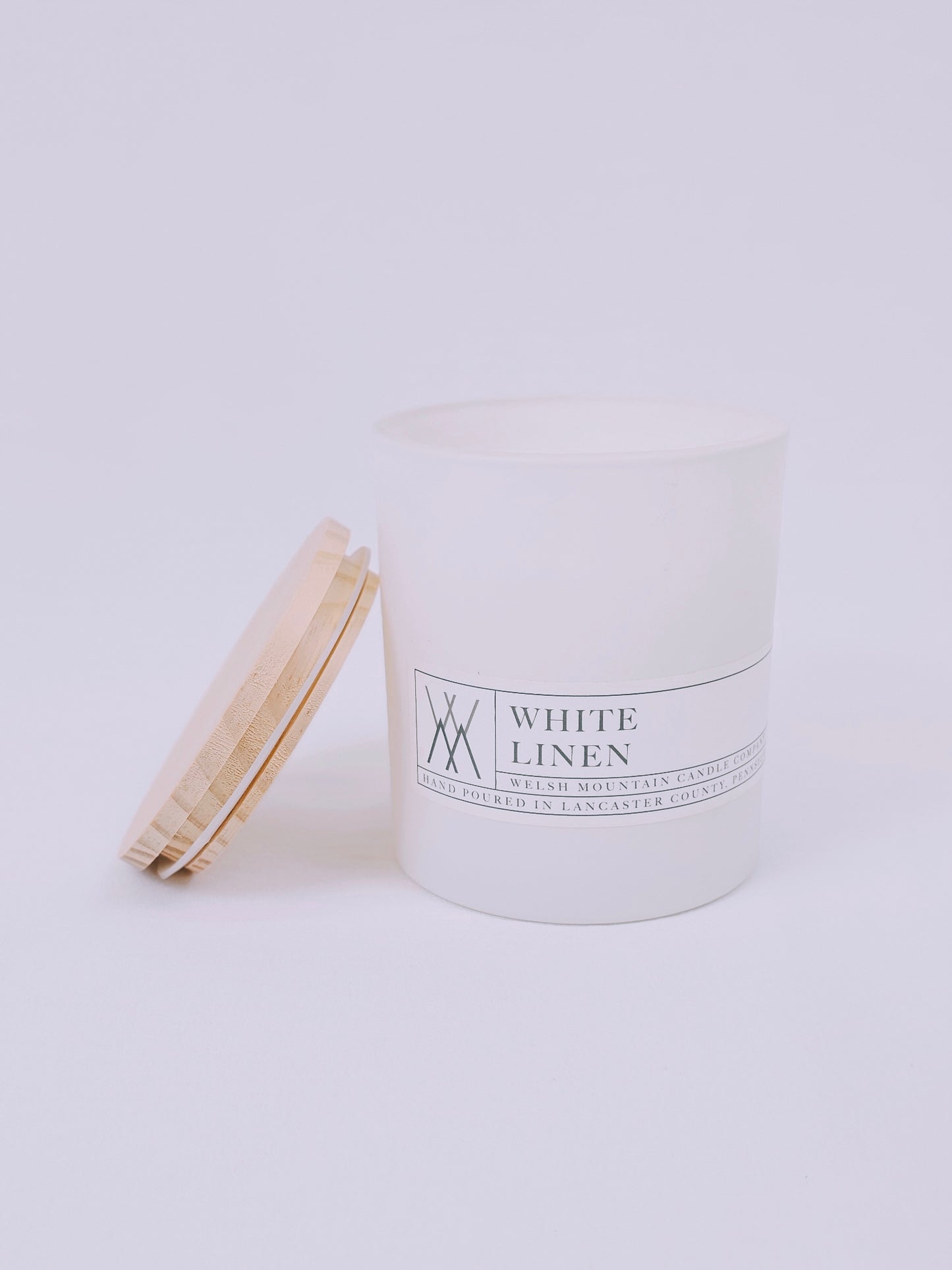White Linen Coconut Wax 16 oz. White Bamboo Lid