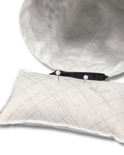 Thread Catcher Black Sprigs